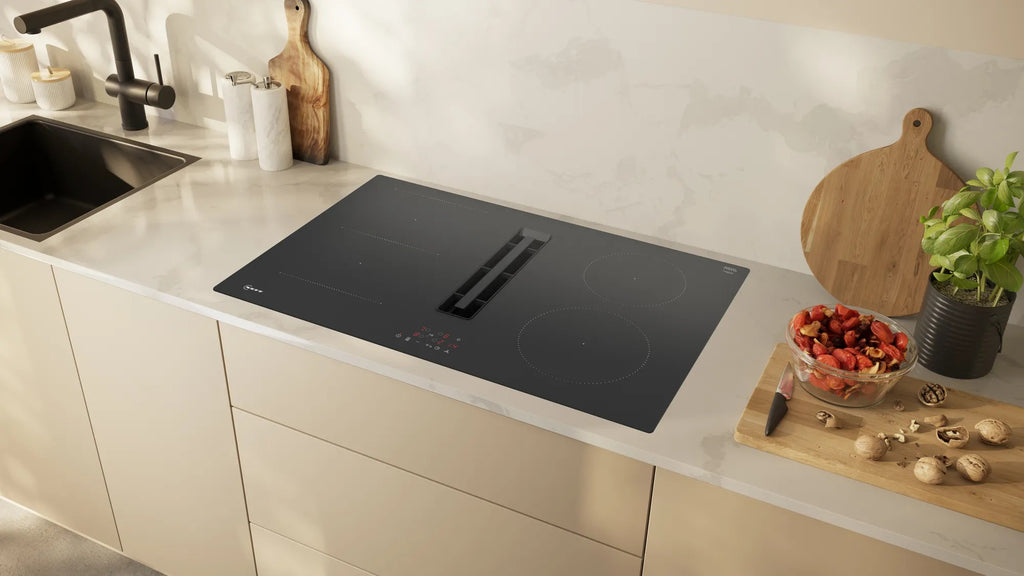 Piano a induzione con cappa integrata 80 cm senza profili V58NBS1L0